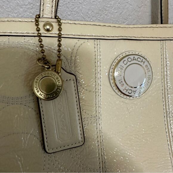 Coach L1276-F19215 Signature Stitched Patent Leather Framed Shoulder Bag - Cream - Picture 4 of 10